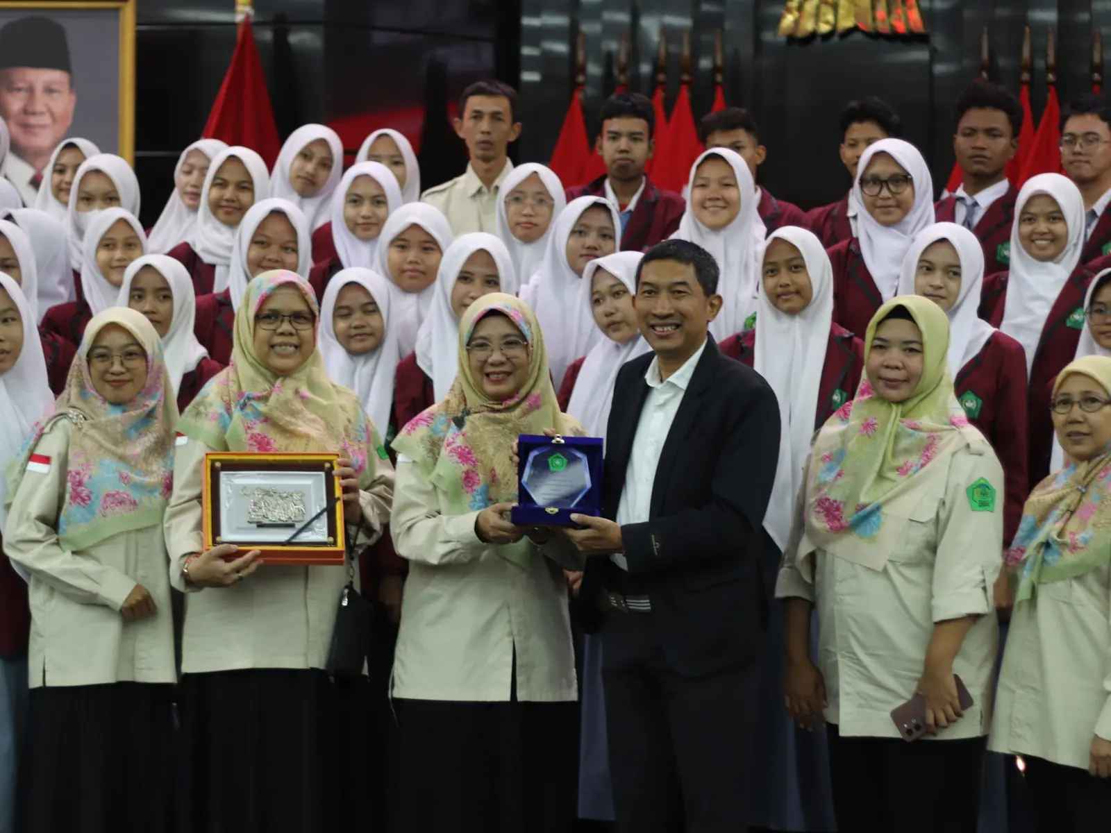 Perdalam Wawasan Demokrasi, Siswa-Siswi Kelas XI MP SMK Nurul Islam Kunjungi Gedung DPRD DKI Jakarta